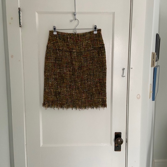 Beautiful Suit Jacket & matching Skirt - Picture 3 of 5